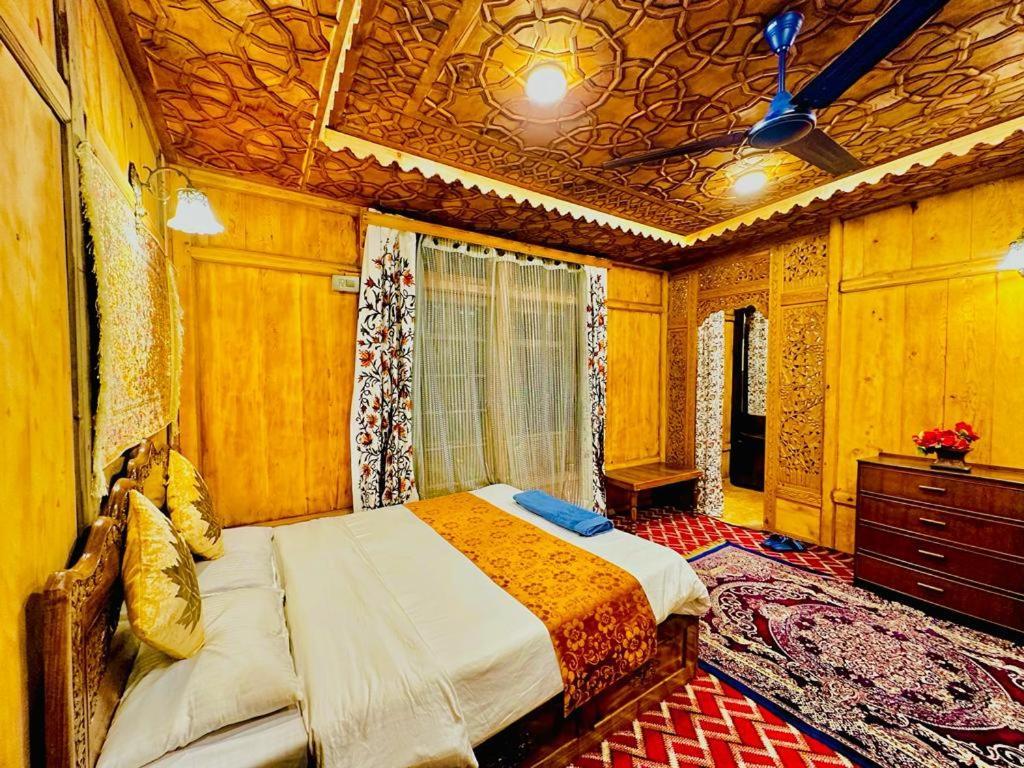 New Zealand Group Of Houseboats Hotel Srinagar  Exterior photo